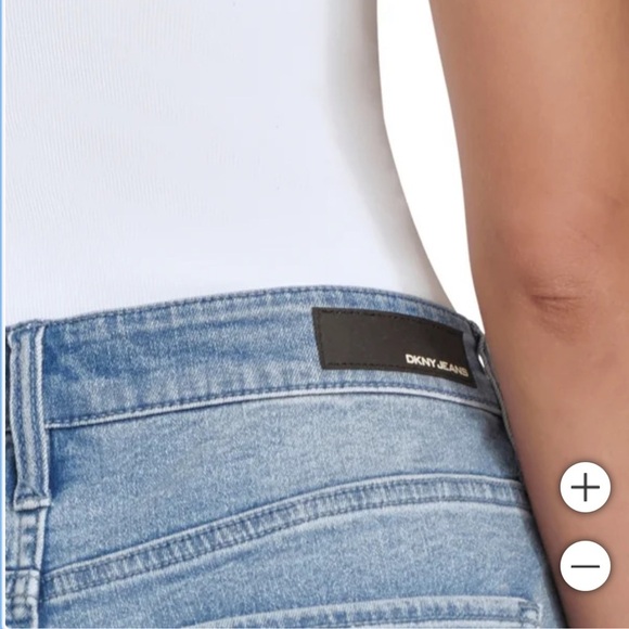 NWT DKNY Women's‎ Denim Bermuda Short light blue - Picture 3 of 9